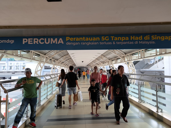 ジョホールバルからシンガポールへバスで向かう