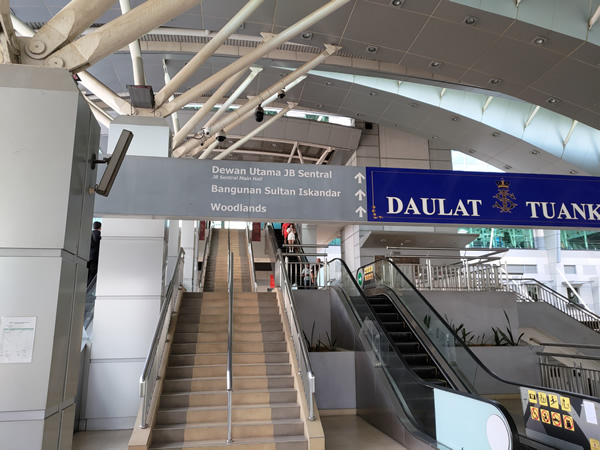 ジョホールバルからシンガポールへバスで向かう