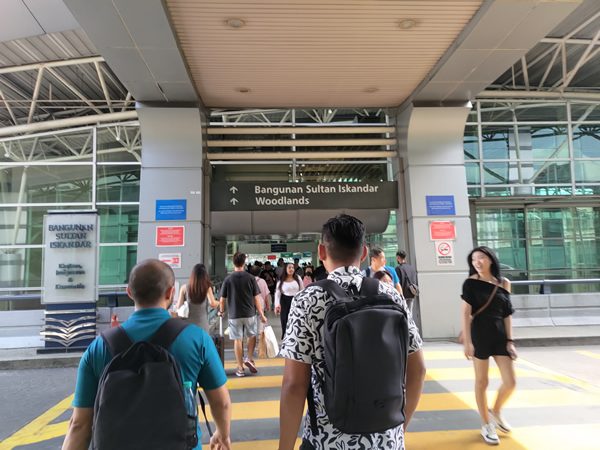 ジョホールバルからシンガポールへバスで向かう