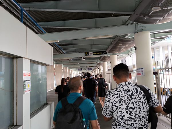 ジョホールバルからシンガポールへバスで向かう