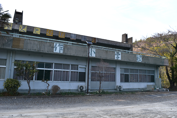 岩手県陸前高田市の小学校跡地に宿泊