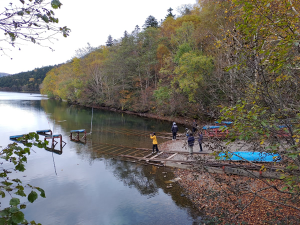 千と千尋の神隠しの世界、然別湖の湖底線路