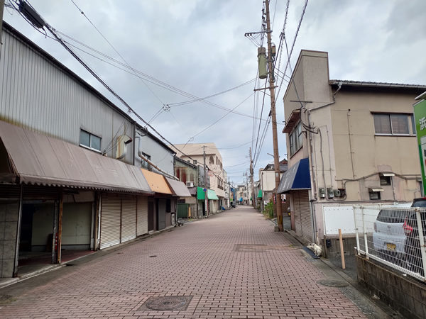 北九州市若松の衰退商店街、バラック群