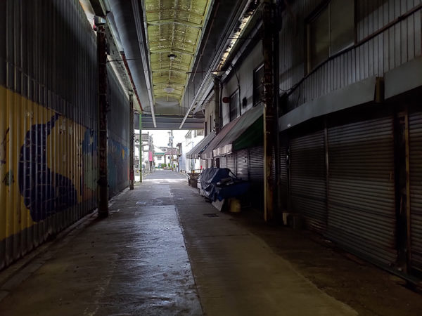 北九州市若松の衰退商店街、バラック群