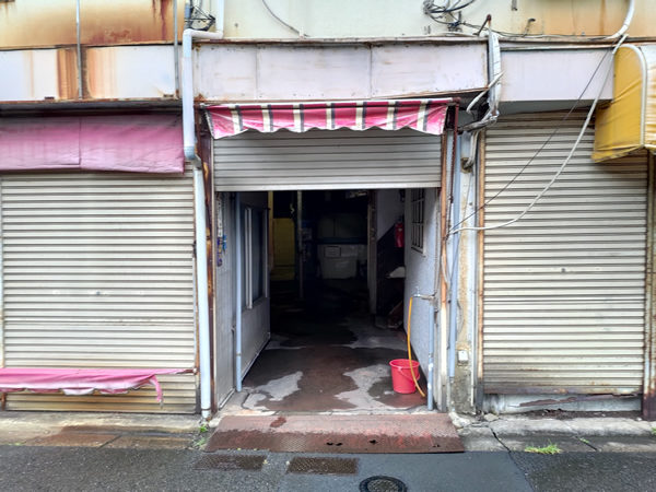 北九州市若松の衰退商店街、バラック群