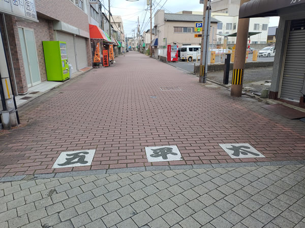 北九州市若松の衰退商店街、バラック群