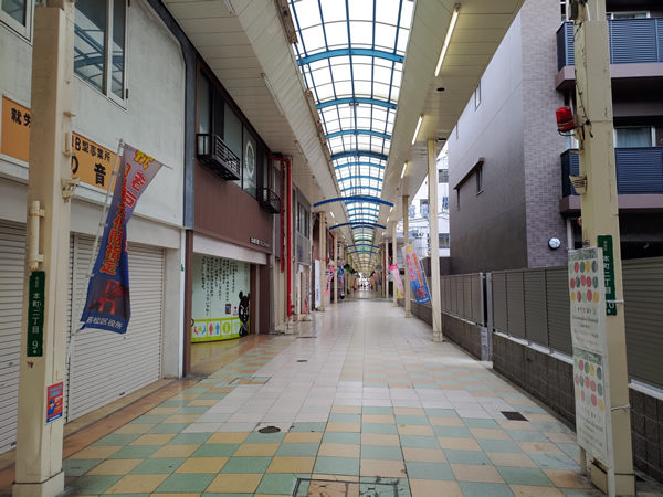 北九州市若松の衰退商店街、バラック群