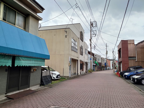 北九州市若松の衰退商店街、バラック群