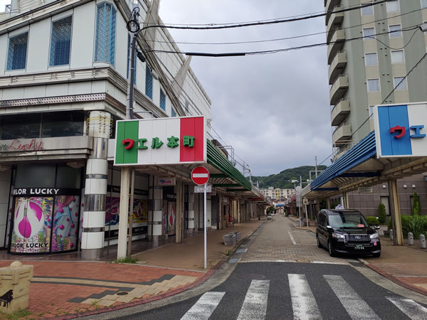 北九州市若松の衰退商店街、バラック群