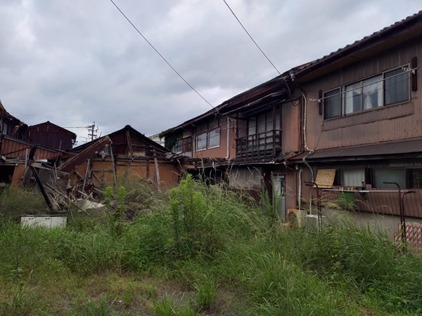 北九州市若松の衰退商店街、バラック群