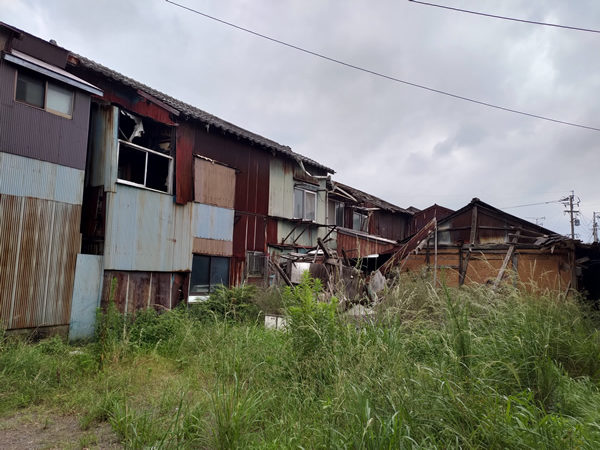 北九州市若松の衰退商店街、バラック群