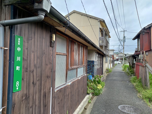 北九州市若松の衰退商店街、バラック群