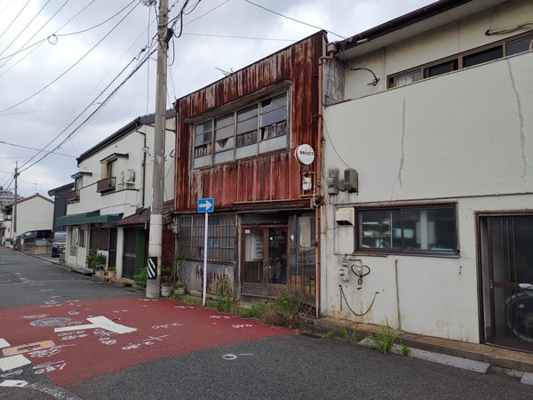 北九州市若松の衰退商店街、バラック群