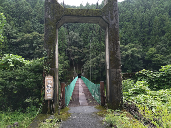 十津川村の二村小学校跡、手作りの廃トンネル