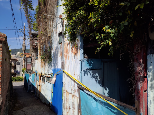 長崎にあるロシア領、今はバラック廃墟