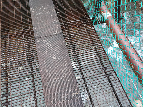 十津川村の二村小学校跡、手作りの廃トンネル