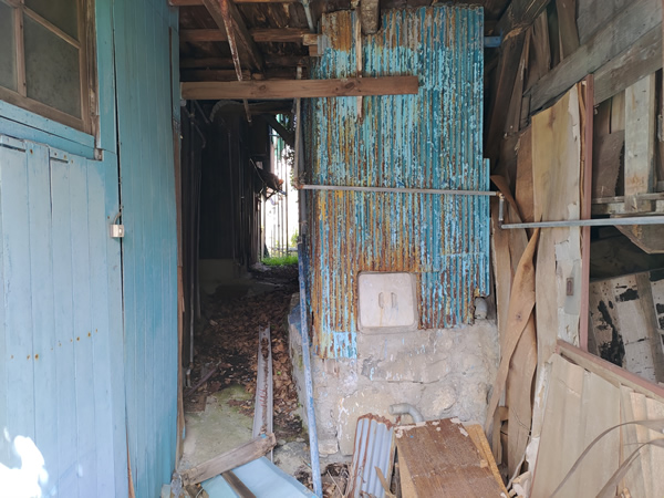 長崎にあるロシア領、今はバラック廃墟