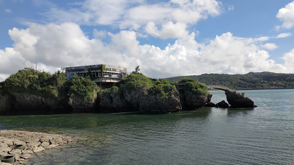 開業することなく廃墟となった沖縄のヒートゥー島