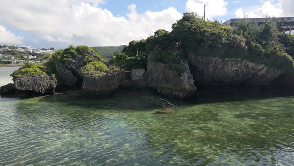 開業することなく廃墟となった沖縄のヒートゥー島