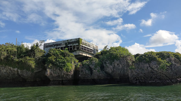 開業することなく廃墟となった沖縄のヒートゥー島