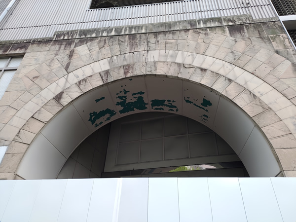 仙台の一等地にあるさくら野百貨店仙台店の廃墟