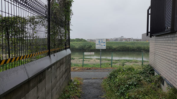 大阪の遠里小野にある不法占拠部落と白蛇祠