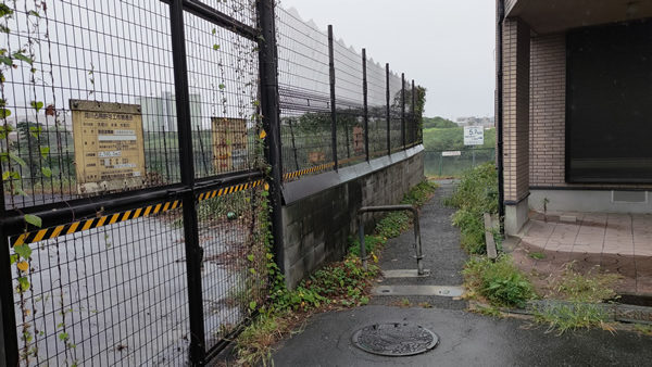 大阪の遠里小野にある不法占拠部落と白蛇祠