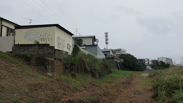 大阪の遠里小野にある不法占拠部落と白蛇祠