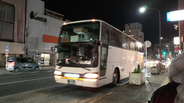 土曜深夜に無料でコザから那覇に帰れる「ヨルバス」