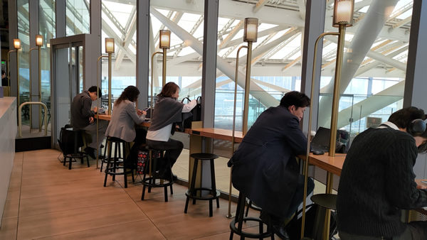 ノマド的に日本最強と言われる高輪ゲートウェイのスタバ