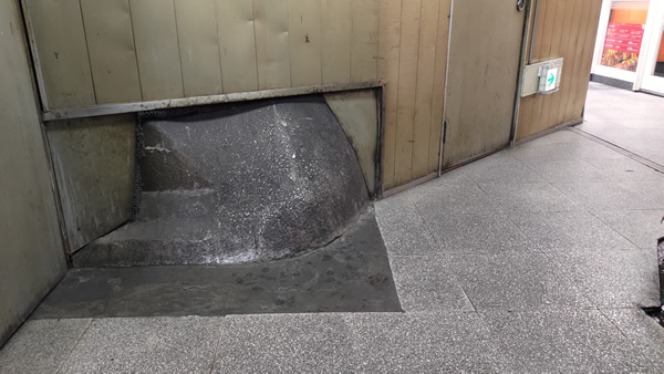 現存する日本最古の地下街、浅草地下街