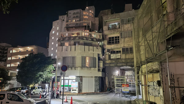 マンション内の道路が封鎖された協栄浮島マンション