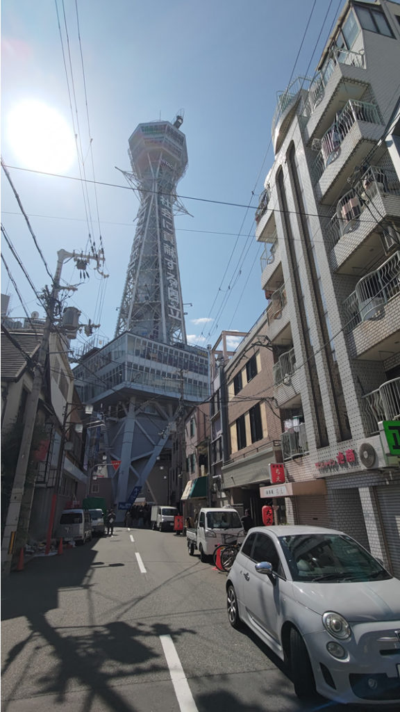 国際劇場と関西屈指のゲイタウン、新世界