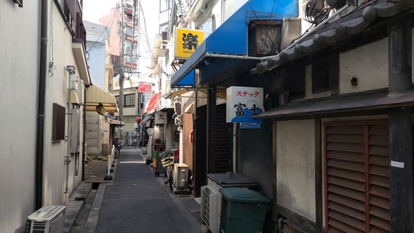 国際劇場と関西屈指のゲイタウン、新世界