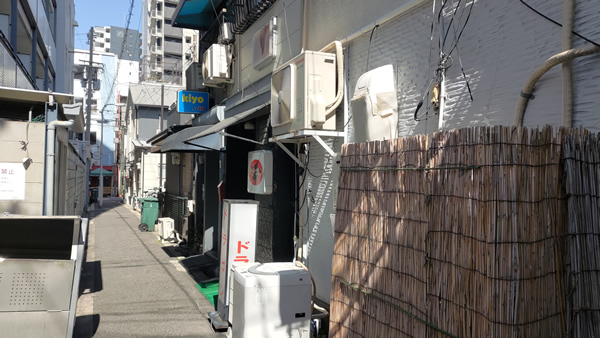 国際劇場と関西屈指のゲイタウン、新世界