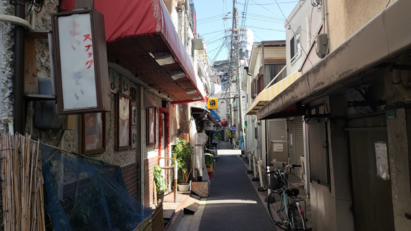 国際劇場と関西屈指のゲイタウン、新世界