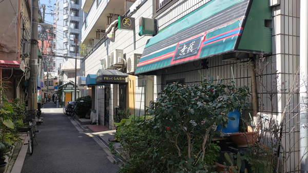 国際劇場と関西屈指のゲイタウン、新世界