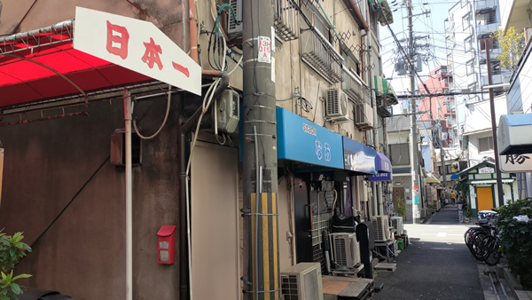 国際劇場と関西屈指のゲイタウン、新世界